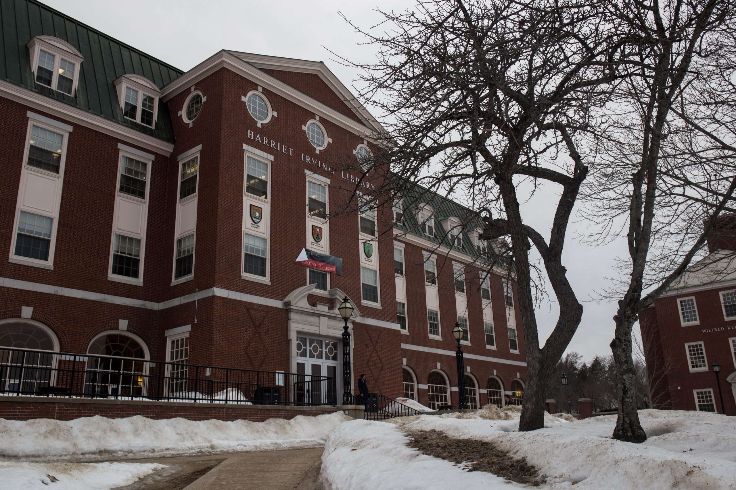 Extended library hours receive mixed reviews