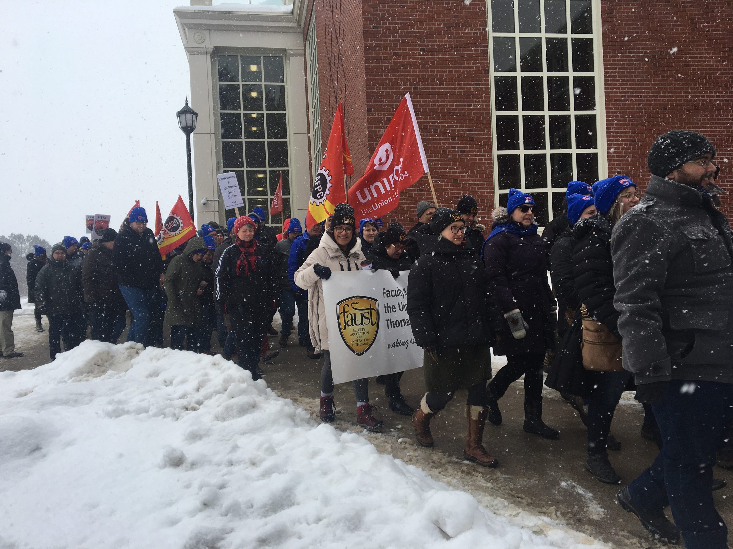 Breaking: Professional and Technical Staff Union rallies in front of Student Union buildings, calls for first contract